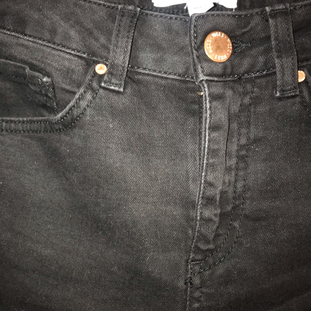 Denim - Picture 5 of 9